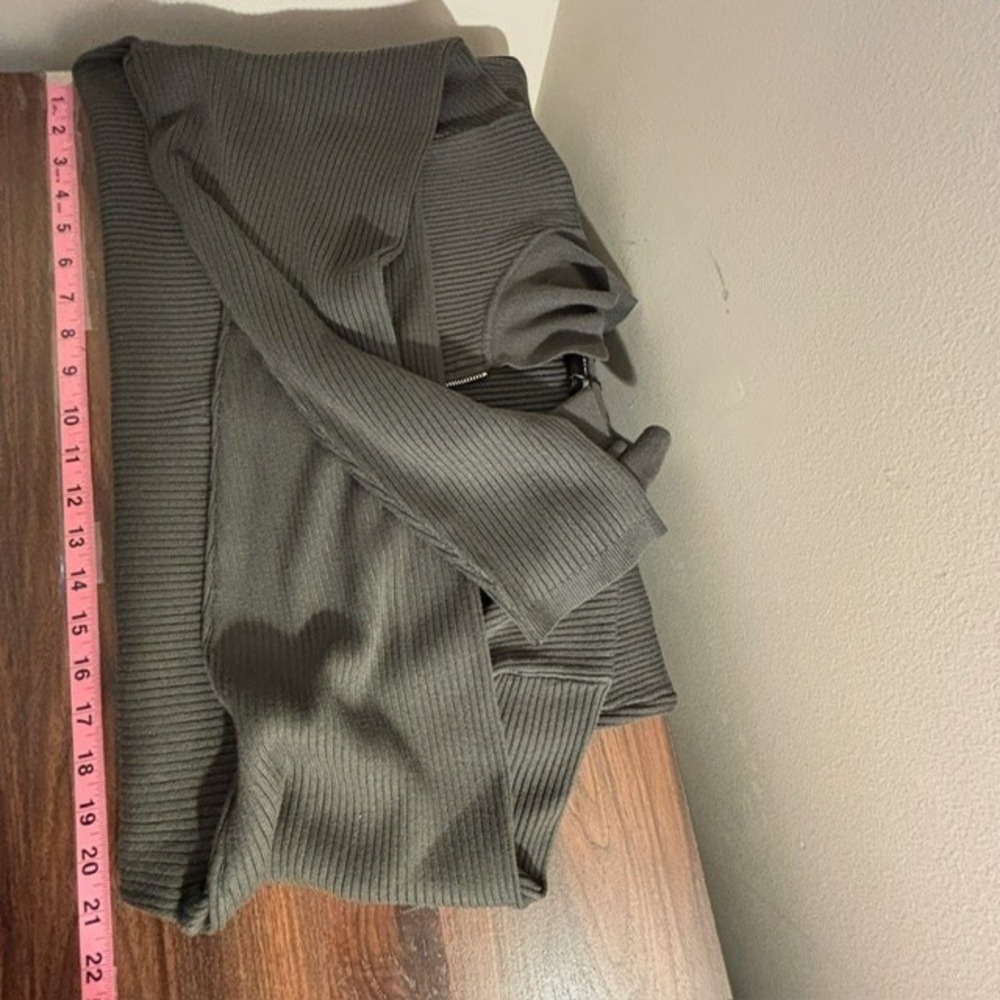 PrettyLittleThing Plus XXXL Olive Green Ribbed Knit Maxi Polo Dress Quarter Zip - Picture 14 of 16